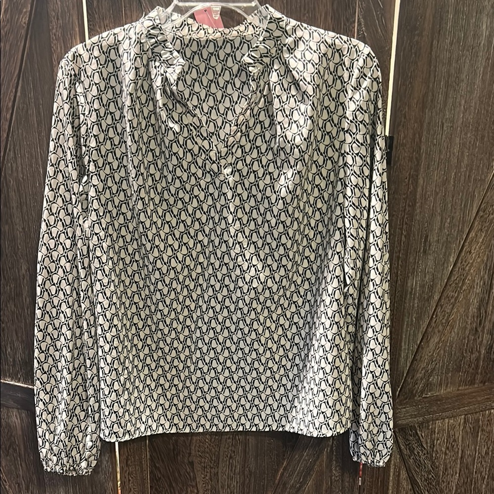 Elegant Black and White Patterned Women's Top.   Pair with white/black pants.